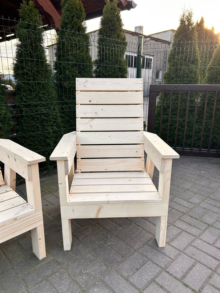 Zestaw drewnianych mebli ogrodowych