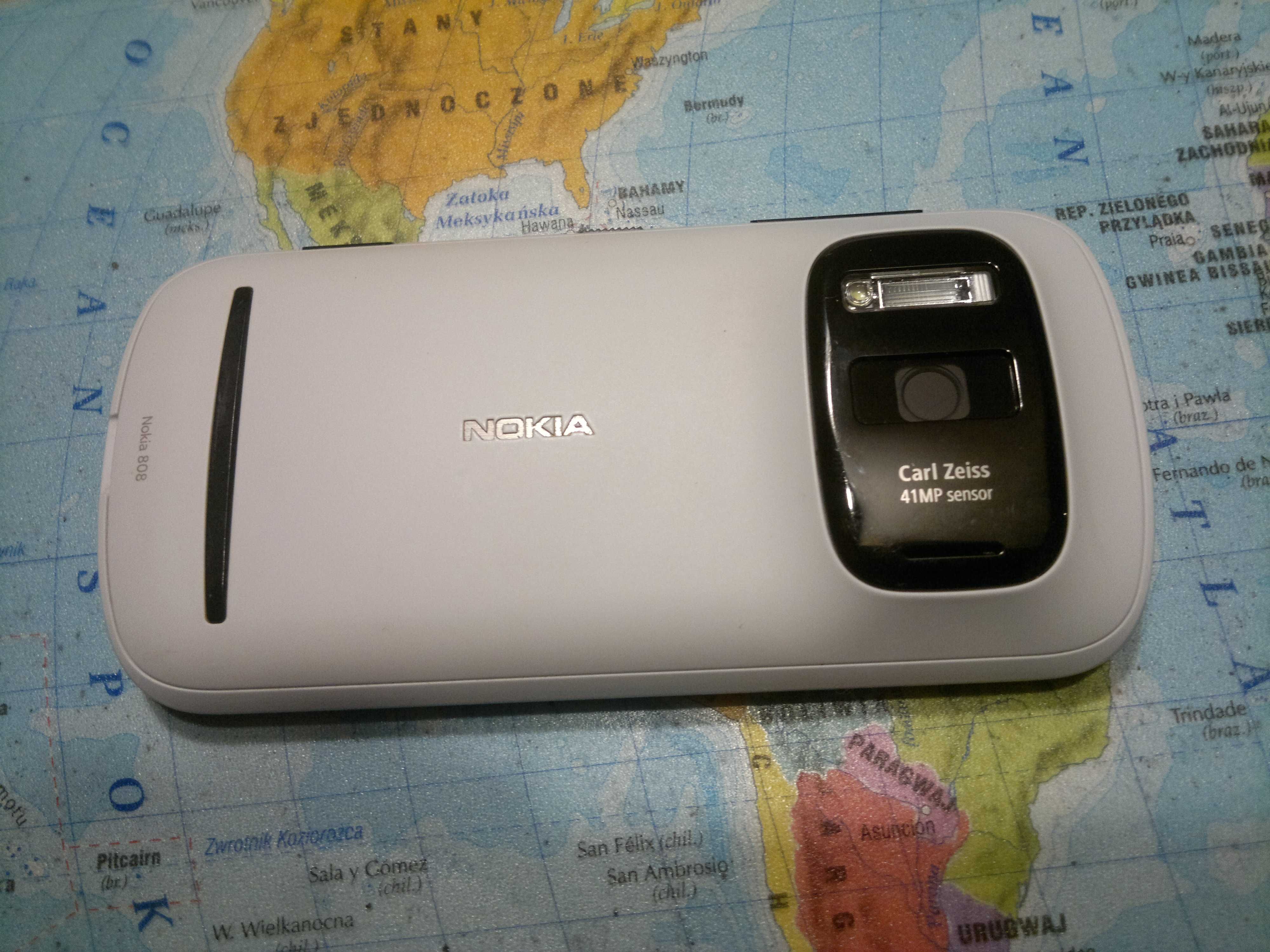 NOKIA 808 PureView z oryginalnym  pudełkiem