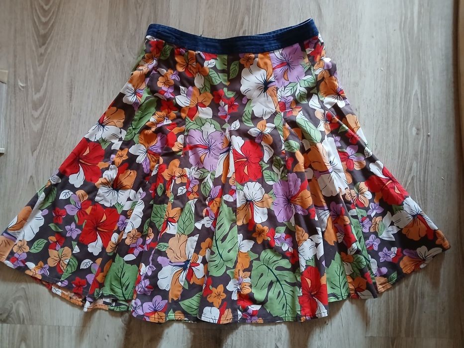 Spódnica w kwiaty rozmiar M/L