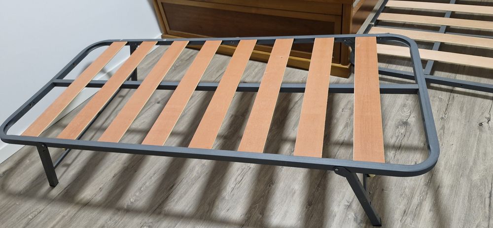 Estrado de cama adulto com pés dobraveis