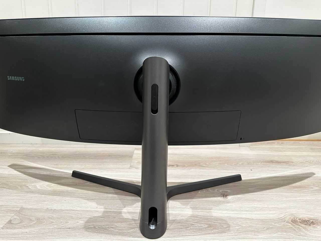 SAMSUNG ODYSSEY C49HG90 49 Monitor QLED HDR Gaming Curved