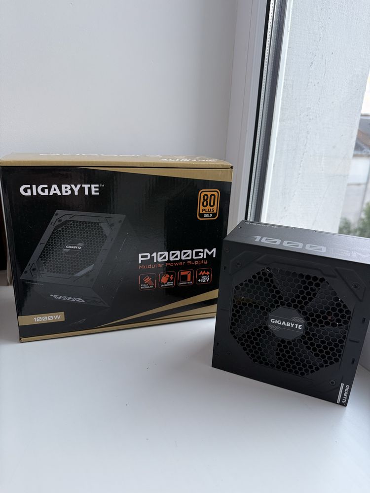 Блок живлення Gigabyte P1000GM 80+ Gold Modular