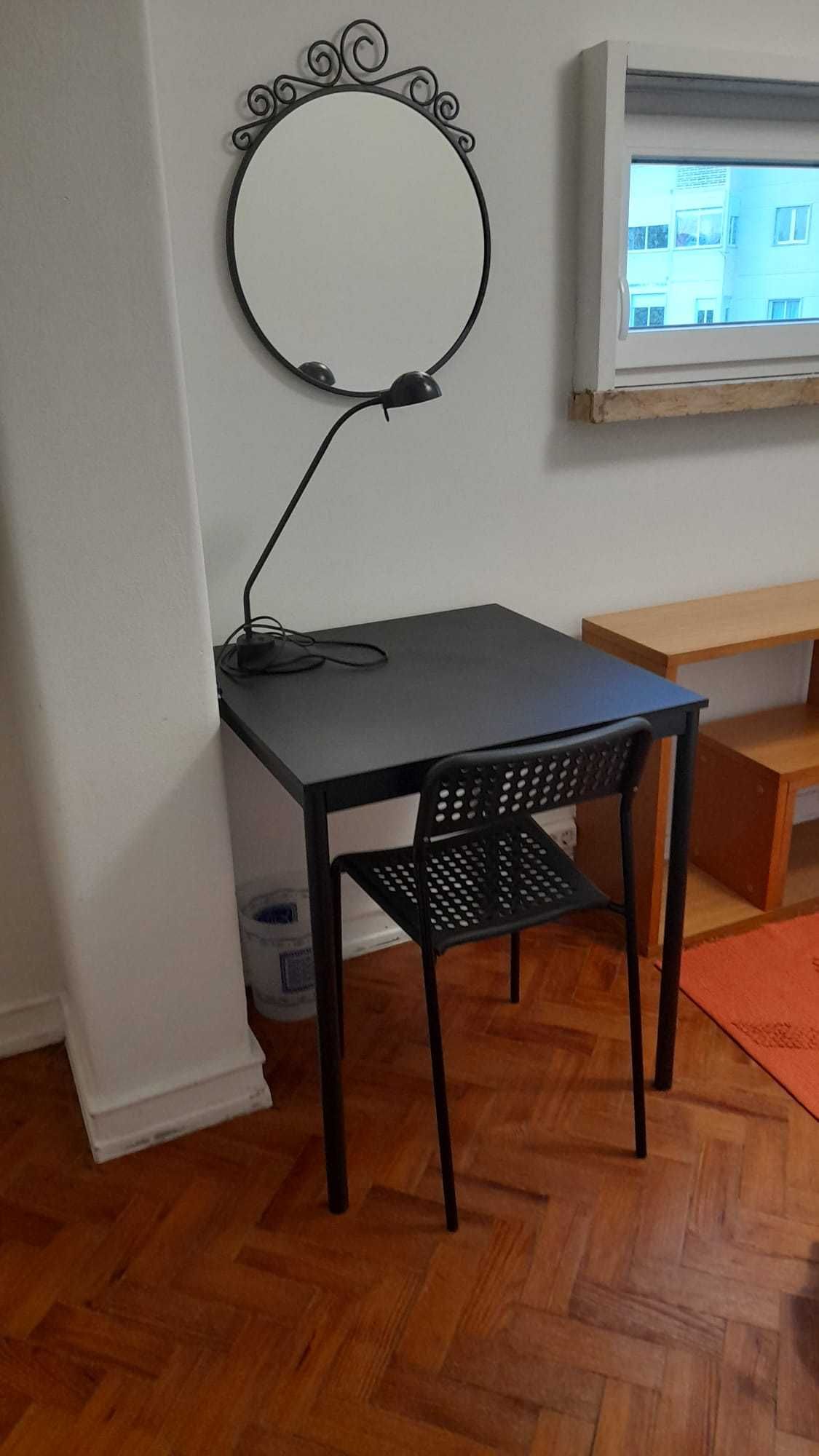 Quarto mobilado na Estrela