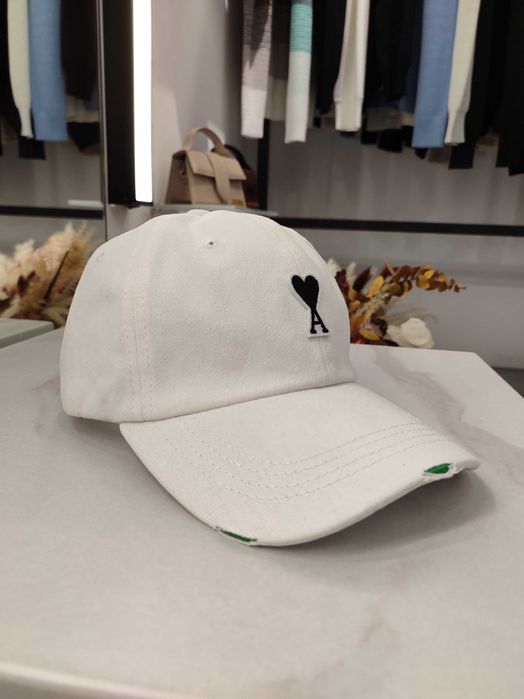 Кепка AMI Paris Torn Cap White