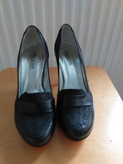 Eleganckie buty szpilki czarne na platformie NR 38