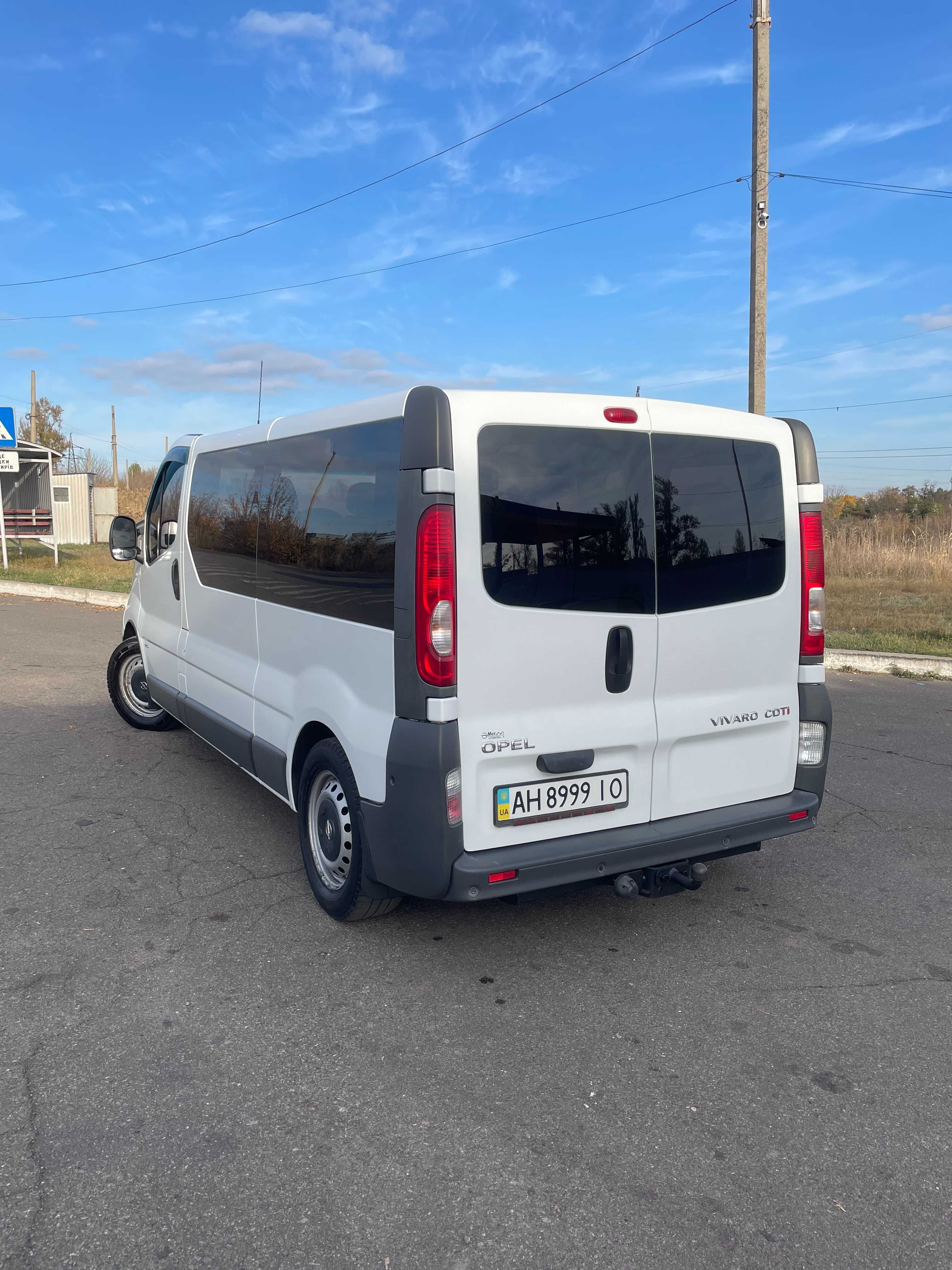 продам мікроавтобус OPEL VIVARO 2013 року