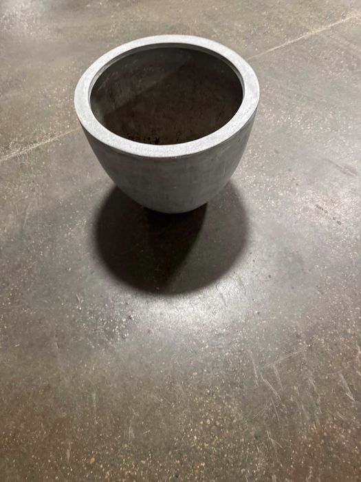 duża donica z żywicy