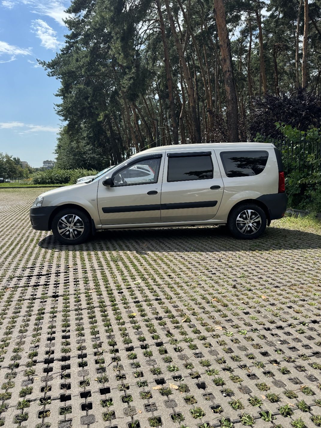 Renault Dacia Logan MCV 2012