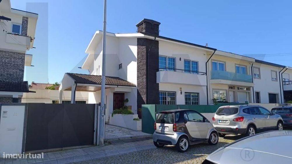 MORADIA T4 + Sótão »»» Junto á EB 2/3 da Maia