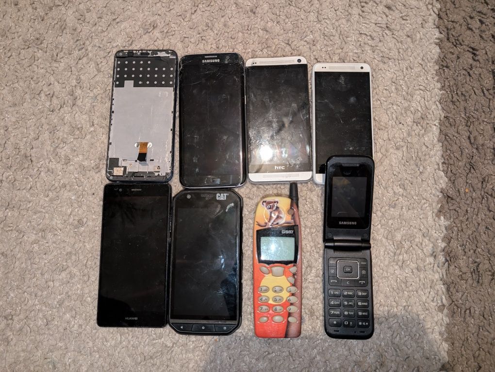 Zestaw telefonów stan nieznany