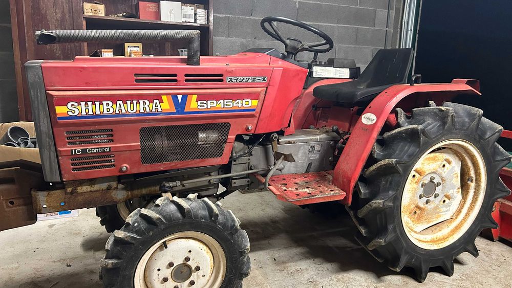 Mini trator Shibaura SP1450, 3 cilindros a diesel, 4x4 de caixa