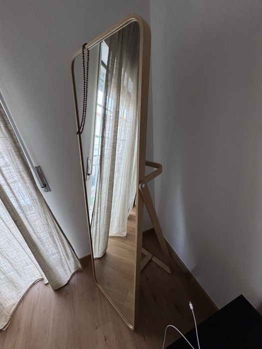 Espelho de pé IKORNNES Ikea