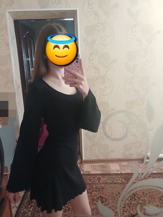 Сукня в рубчик з широким рукавом