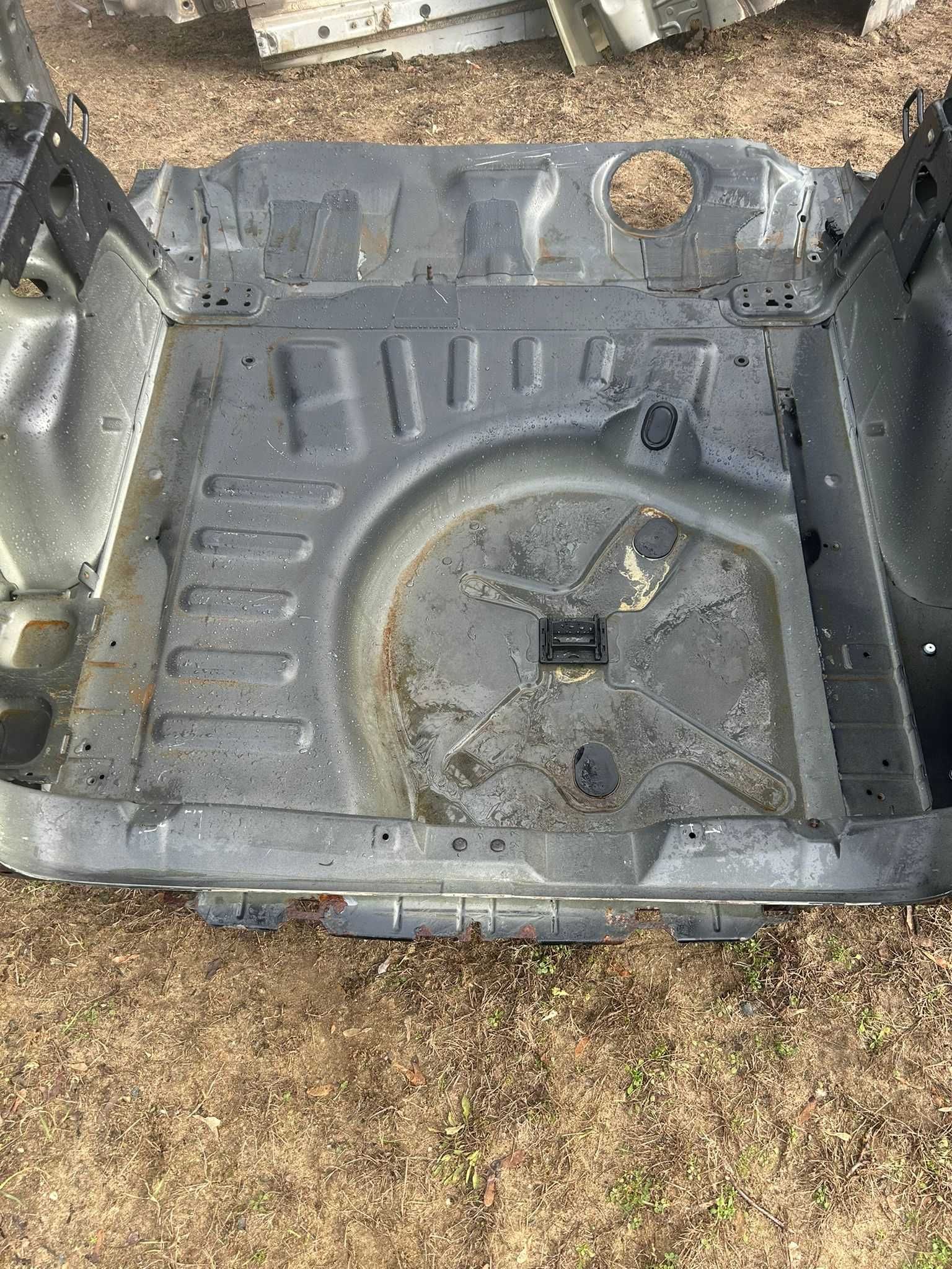Ćwiartka wanna pas tylny Citroen C5 III X7 Kombi KTVD