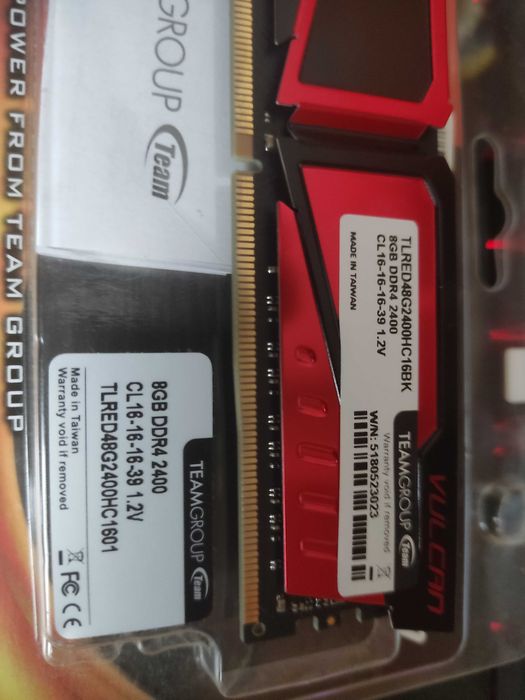 Оперативна пам'ять Team T-Force Vulcan DDR4 8GB 2400MHz комплект 2 шт.