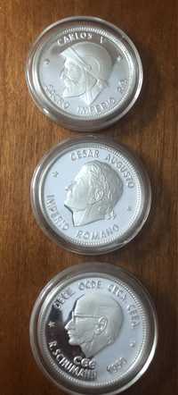 Vendo tres moedas novas em prata