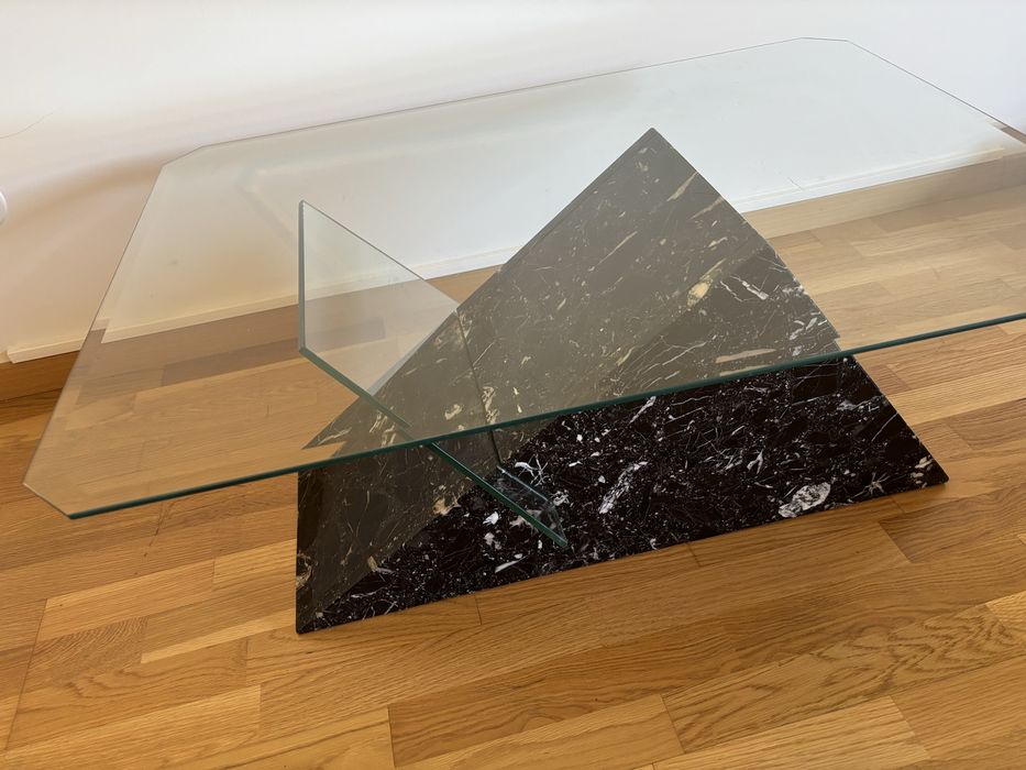 Mesa de centro moderna em mármore e vidro - Oportunidade