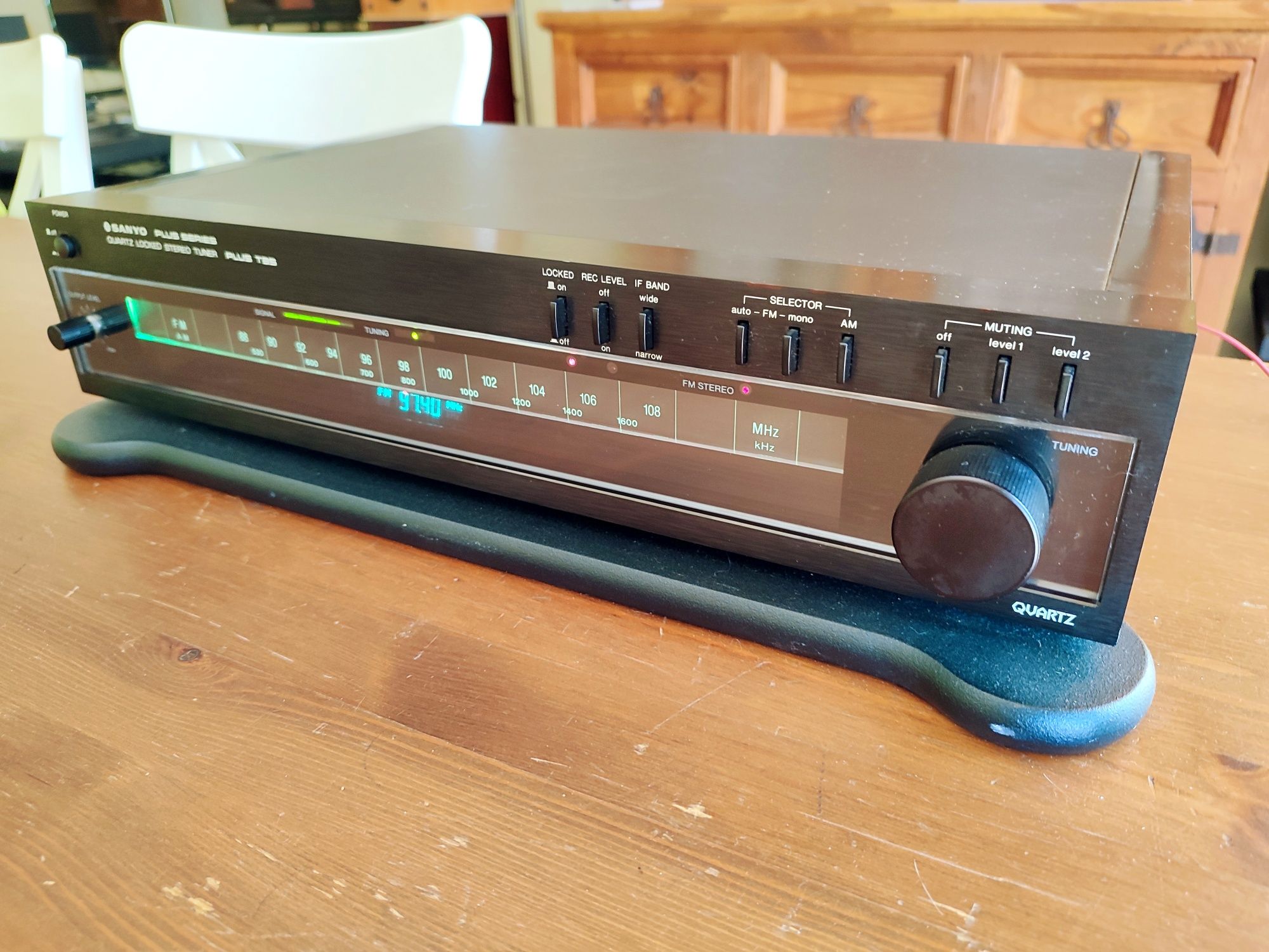 Sanyo T35 Plus Series Stereo Digital Tuner Impecável!