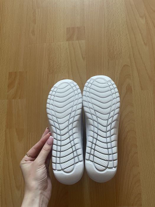 Продам жіноче взуття