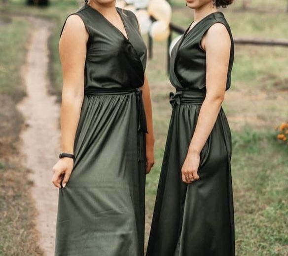 Продам дві або одну сукні ! Одягались 1 раз!