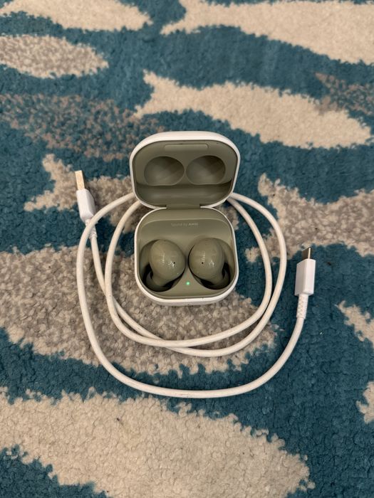 Samsung Galaxy buds 2 olive