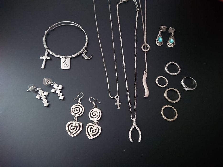 Zestaw biżuterii vintage kolor srebrny naszyjniki kolczyki pierscionki