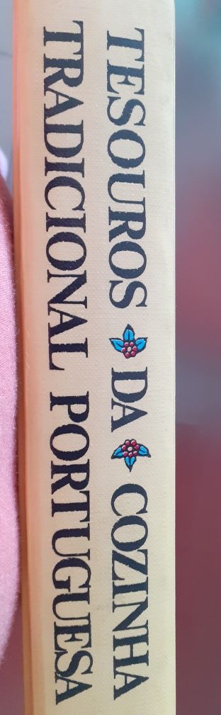 Livro "Tesouros da cozinha tradicional  portuguesa"