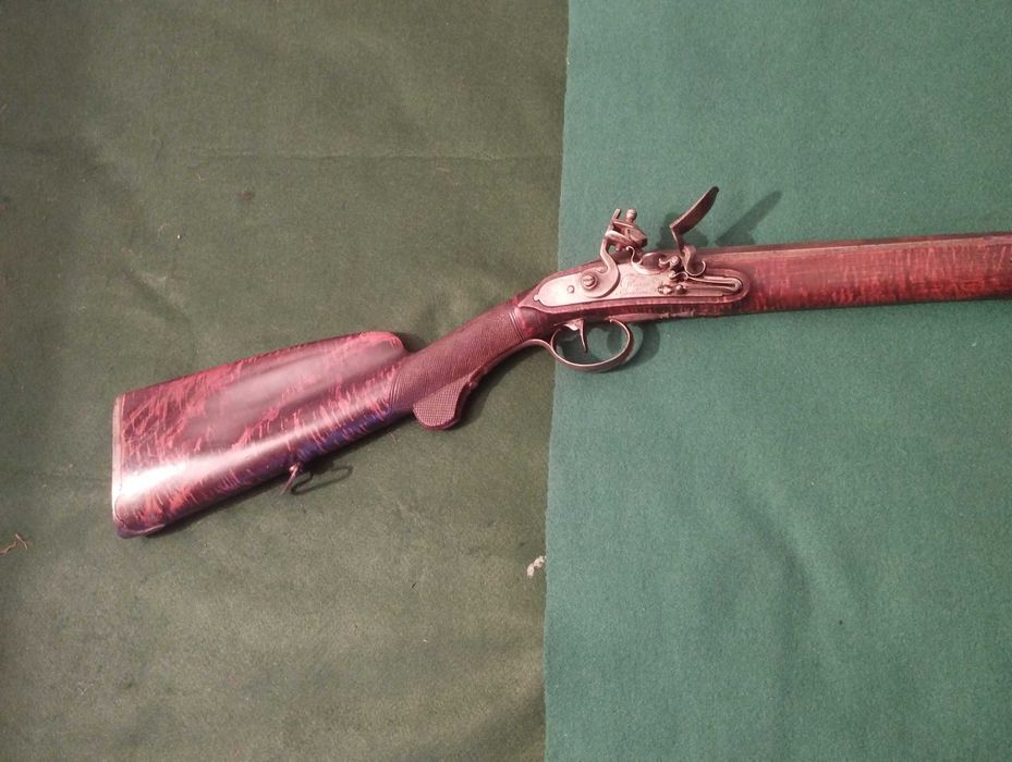 Espingarda de caça francesa de pederneira do final do século XVIII.