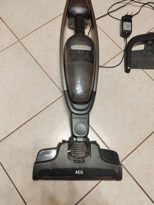 Odkurzacz pionowy AEG QX9