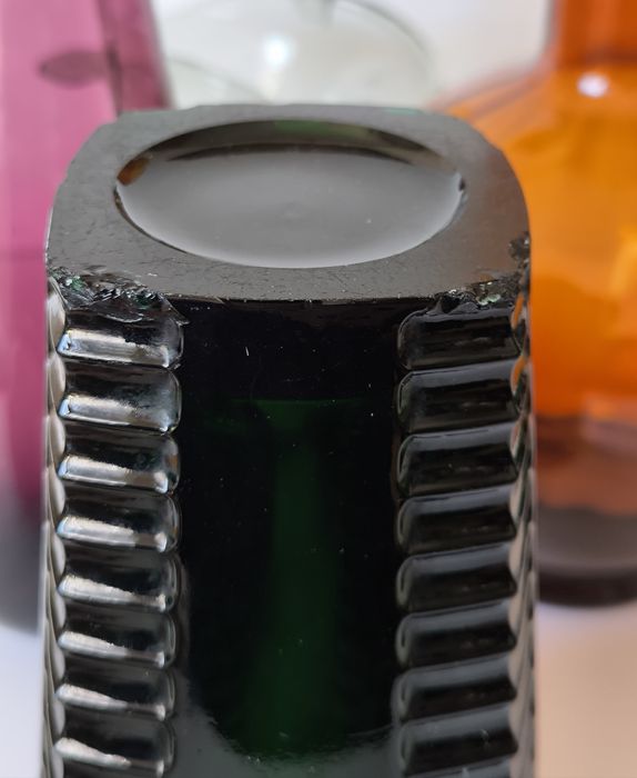 Wazon piękne stare szmaragdowe szkło destrukt