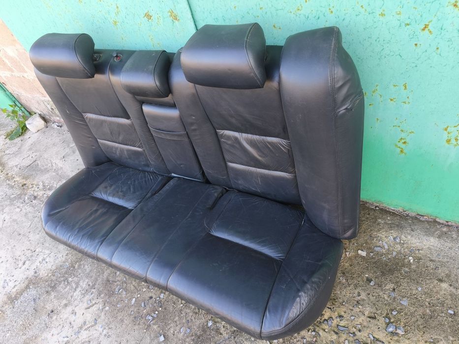 Продам задний диван, сиденья Toyota