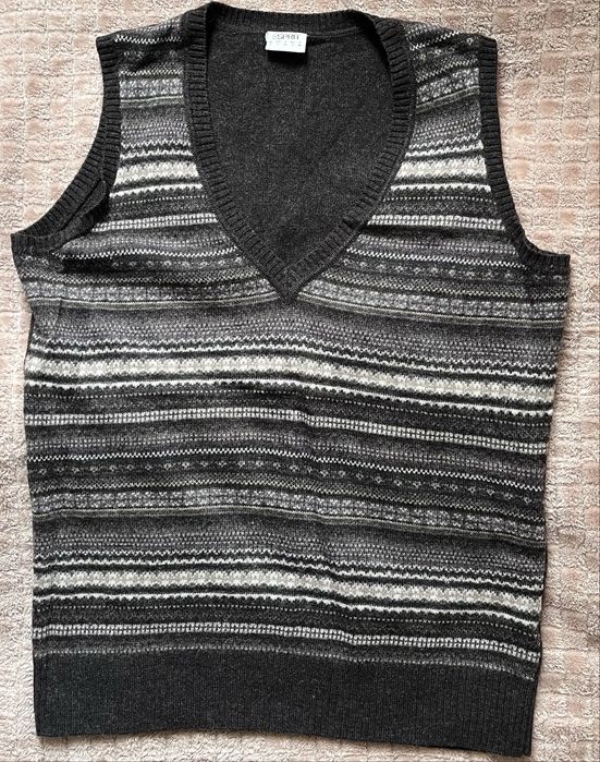 сірий вʼязаний жилет esprit