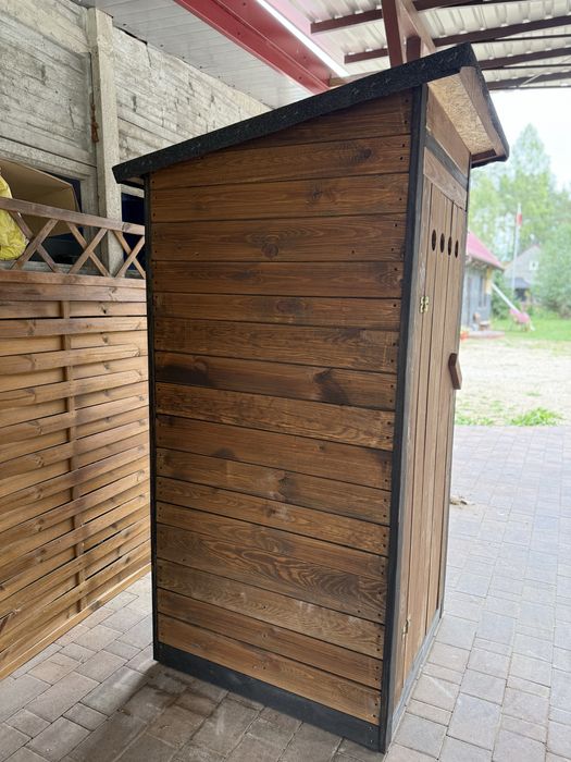 Nowoczesny WC Drewniany / Wychodek / Swawojka – solidna i przestronna