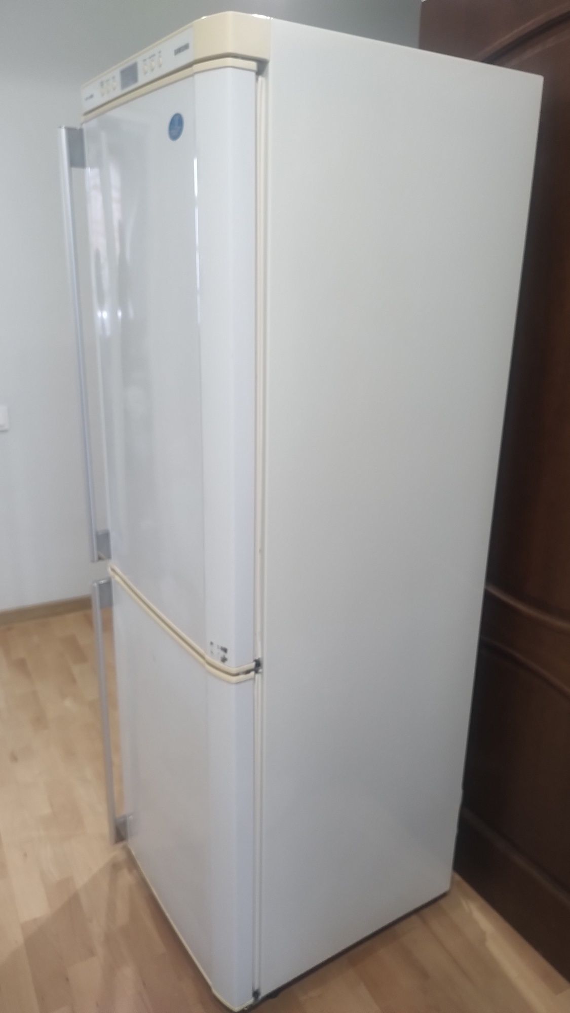 Продам холодильник Samsung система No Frost