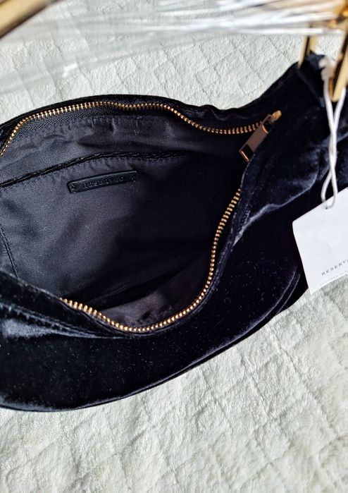 Вечірня сумка, чорна, бархатна, з металевою ручкою. Reserved