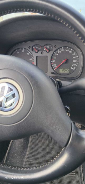 Vende-se VW Golf 1600, gasolina (edição especial 25 anos) - 50520 Kms