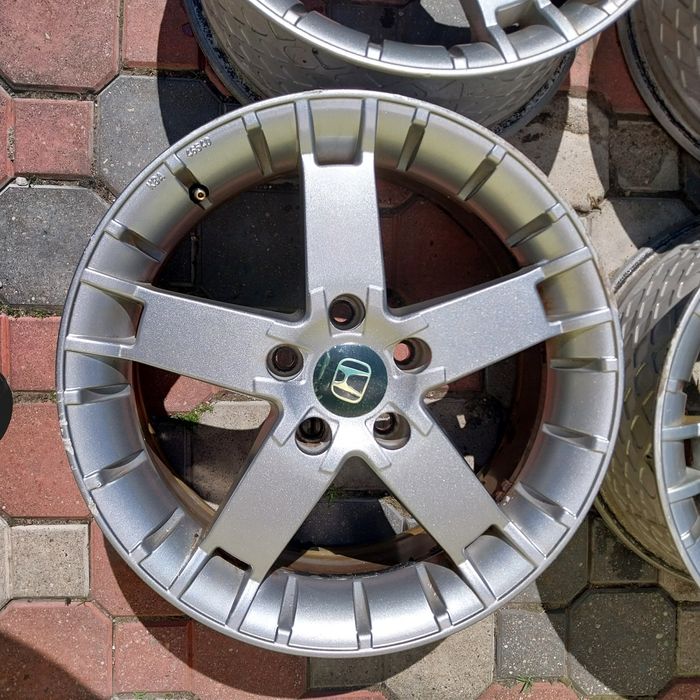 Felgi Aluminiowe R17 5x114.3 8J ET 38