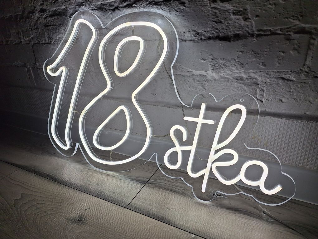Napis led "18-stka" i "Happy Birthday"