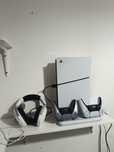 PS5 Slim 1TB 2 controles headphones hyperx