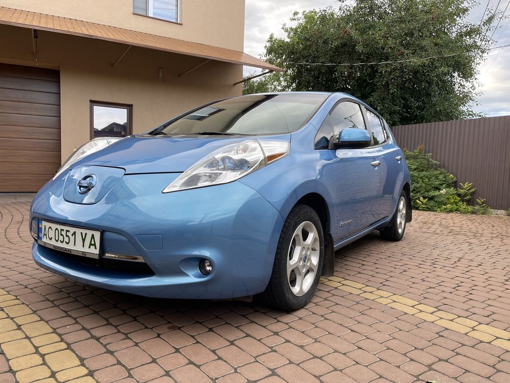 електричний автомобіль Nissan leaf ліф лиф Нісан электромобиль