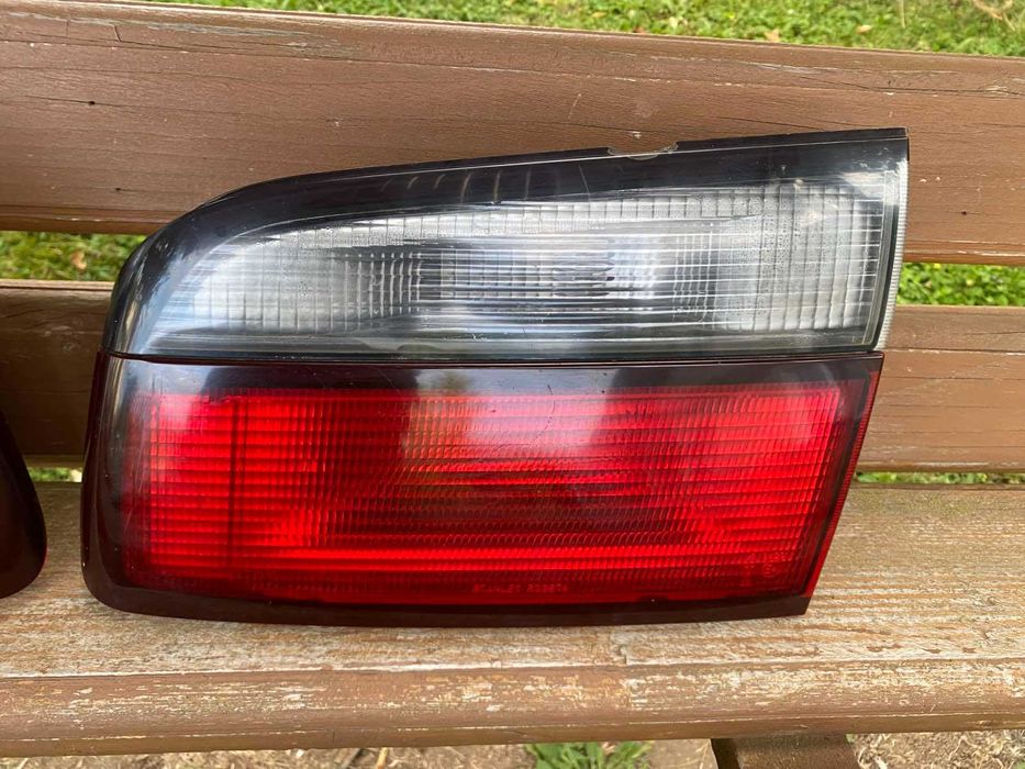 задні ліхтарі mazda 626 GW