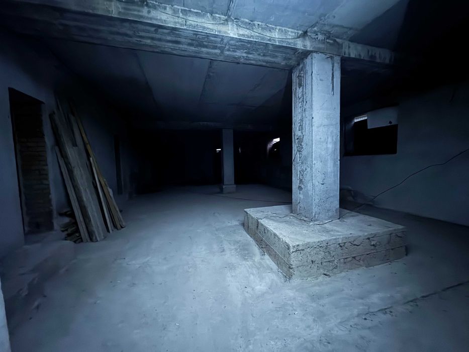 Продається комерційне приміщення вільного призначення в центрі!