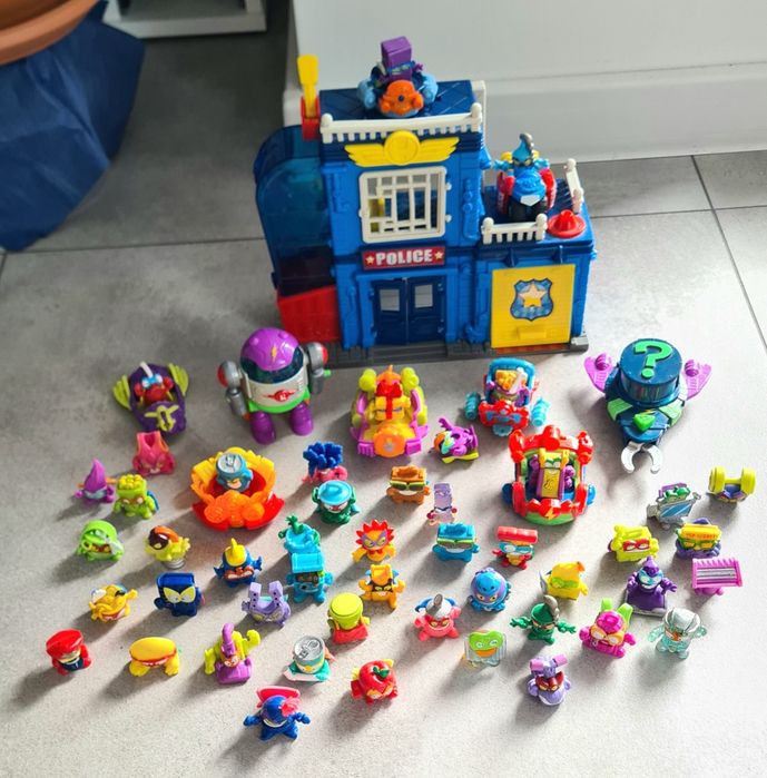 Super Zings Things Posterunek Policji Komisariat, Figurki, pojazdy