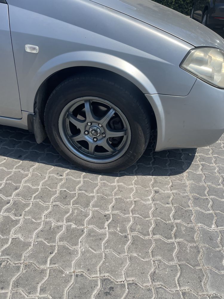 Nissan primera p12 2003 газ бензин 1.6 ручка