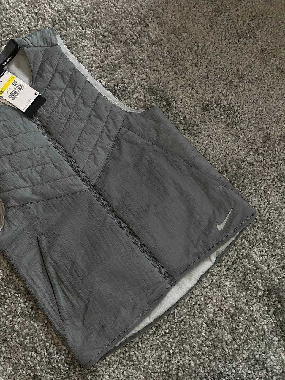 Легенька сіра жилетка Nike