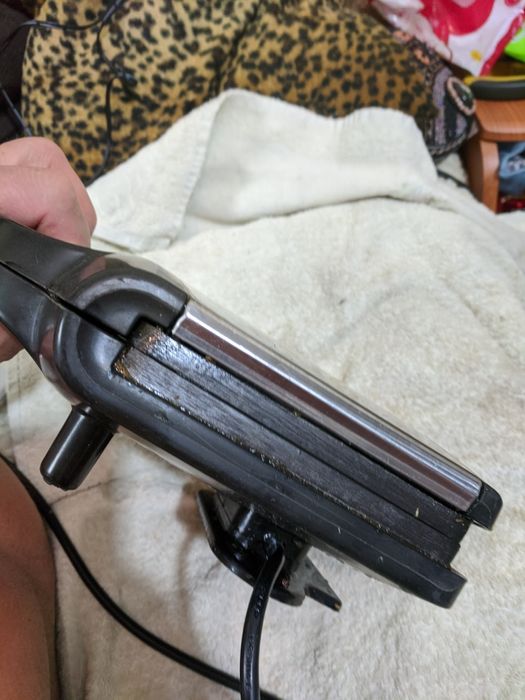 Бутербродница мощью 700wв отличном рабочем состоянии