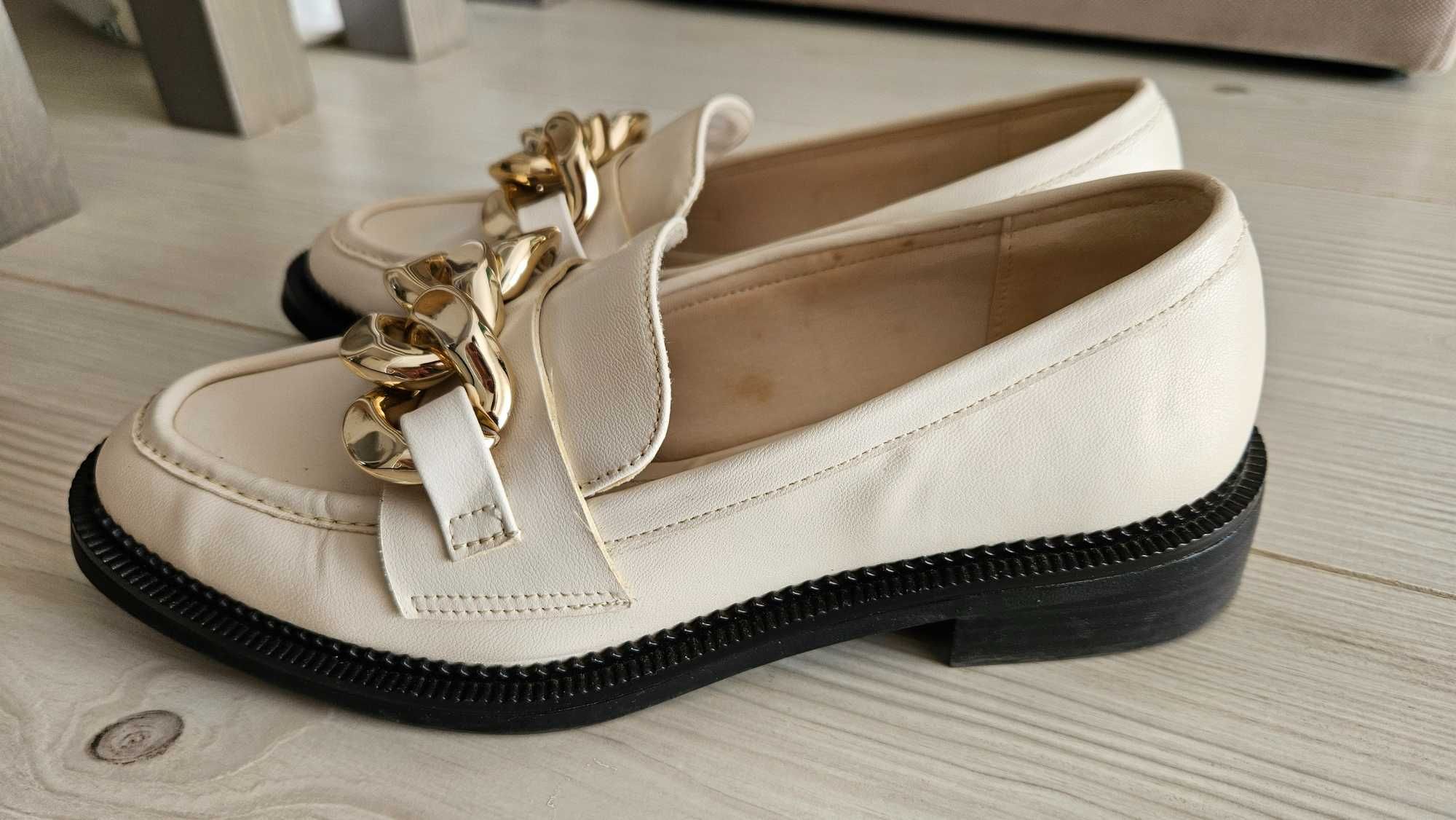 Sapatos Stradivarius