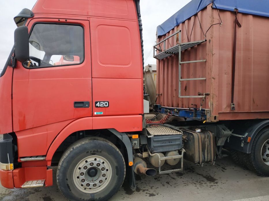 Контейнеровоз полуприцеп  зерновоз