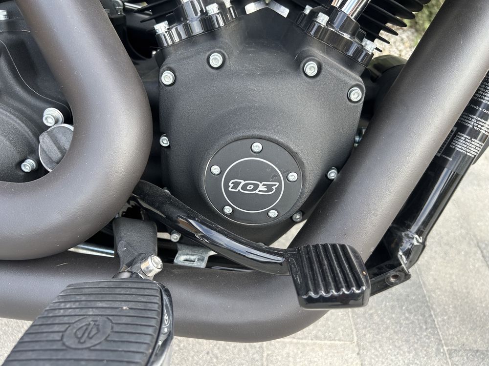 Harley-Davidson Dyna Street Bob 103