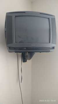 Телевізор кінескопний Daewoo 20" з кронштейном для кріплення на стіну.